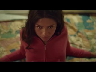 free зендая снялась в тройничке трейлер фильма претенденты hd