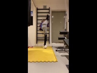 free растяжка гимнастка фитоняшка попа в лосинах трахнул в тренажёрном зале очко зад анал киска минет hd