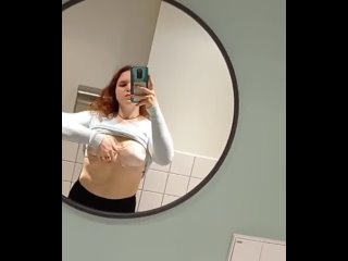 free девочка с маленькими сиськами раздевается в подъезде на камеру 18 обнаженная девушка показала себя грудь вагина hd