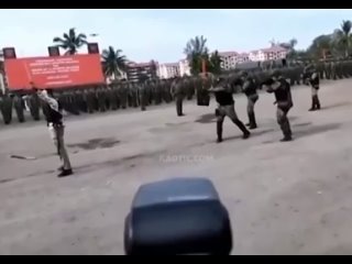 free военные учения в малайзии закончилось смертью одного из солдат всë дело в том что его гениальный сослуживец забыл hd