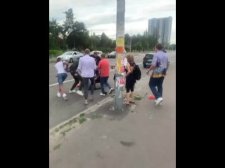 free в центре киева местные парни толпой избили чернокожего hd