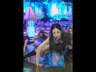free 참 된 요즘 리더의 위엄 에스파 카리나 aespa karina create discover and share awesome gifs on gfycat 2 hd
