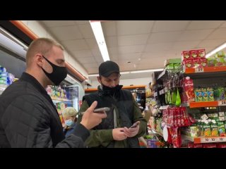 free artem wolf битва за просрочку охранник кидается на покупателя пытаясь скрыть нарушение верный 1 часть hd