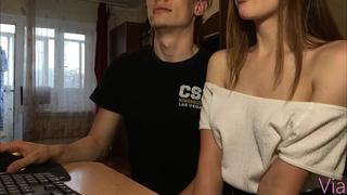 free скучно и родителей нет дома а давай посмотрим порно сестра hd