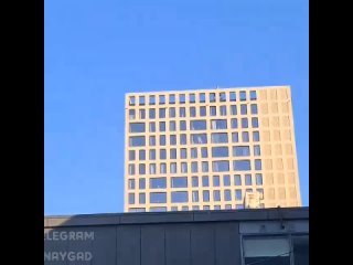 free в одной из многоэтажных здание значилось порно hd