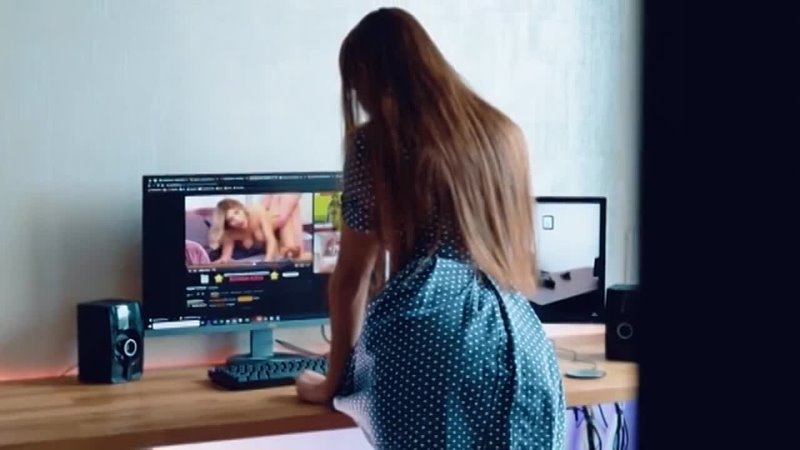 free школьница спалилась за просмотром порно hd