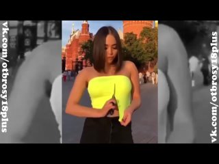 free разрезала свой топ в центре москвы и оголила грудь спалила грудь на улице в москве hd