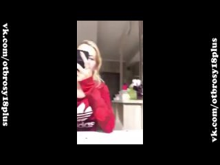 free подружки из питера зашли в перископ для общения и одна из них начала тверкать в прямом эфире periscope засветы hd