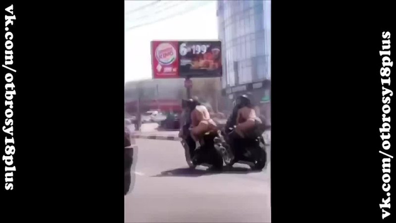 free топлесс в стрингах на байках засветили попки на мотоциклах голые на мотоциклах hd