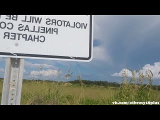 free красавица гуляет по пляжу в прозрачном лифчике засветила грудь hd