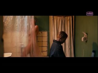 free голая девушка в душе не стесняется своего младшего брата hd