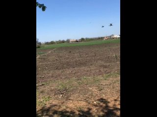 free военно транспортный вертолёт ми 8 в сопровождении двух ка 52 аллигатор в небе запорожской области hd