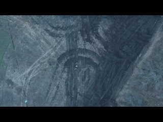free сброс снаряда с дрона на трех укронацистов в поле hd