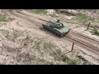 free танкистов центрального военного округа учат уничтожать новейшие боевые машины западного производства hd