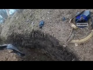 free всушникам прямо в окоп прилетел снаряд выжившие получили ранения и заполнили пространство своими жалобными стонами hd
