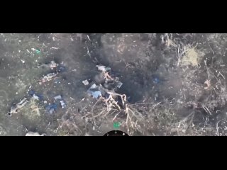 free повсюду трупы украинских молодые попавших под нашу артиллерию кадры сняты в районе клещееи на артемовском направлении hd