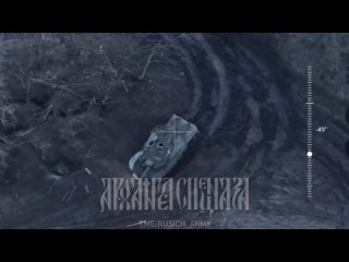 free украинский leopard 2a4 с установленными блоками дз контакт 1 угодивший во время марша в воронку от фаб hd