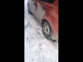 free в саратове одной местной фашистке неизвестные проткнули все четыре колеса на автомобиле за то что на нем была hd