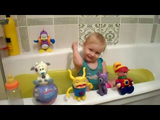 free алиса купается с мыльными пузырями учится фотографироваться alice bathes with soap bubbles learns to take pictures hd