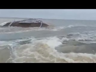 free в казахстане во время масштабного половодья размыло дорогу уральск актобе 27 марта 2024 hd