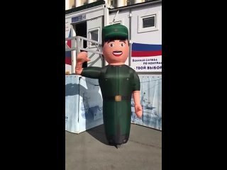 free резиновый гиркин весело зазывает пушечное мясо в мобильный пункт набора наемников на войну hd