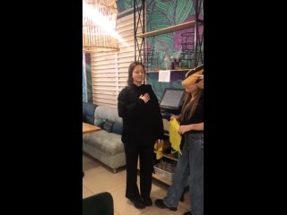 free две юные официантки в кафе базилик в донецке решили раскрасить серость бытия и немного прославиться в интернете hd
