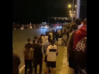 free автомобиль протаранил толпу зрителей на ночных гонках в екатеринбурге hd