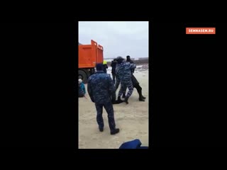 free омон разгоняет пенсионеров в палаточном лагере против строительства мусорозжигательного завода в татарстане hd