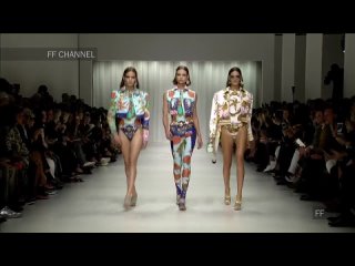 free тейлор хилл taylor hill daily показ versace коллекции весна лето на неделе моды в милане 22 сентября 2017 hd