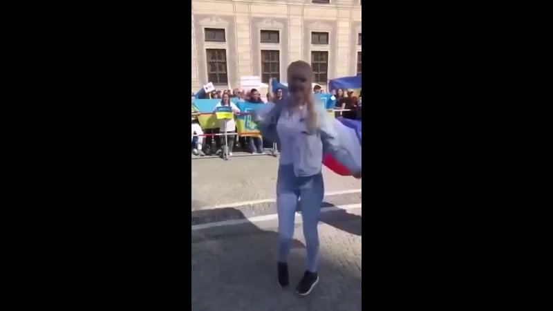 free немцы провели обыски в доме у русской поддерживающей армию рф юлия прохорова прославилась своими роликами в hd