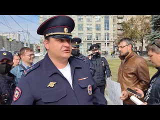free чо вы все сбежались полиция хотела забрать пикетчика тот не захотел назвать фио hd