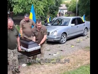 free тем временем на украине полным ходом идут захоронения солдат всу политика запада воевать до последнего украинца hd