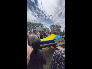 free каждый день кладбища украины пополняются свежими могилами тех кто отказался сложить оружие и поднять вверх всу hd