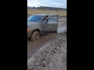 free контрнахрюк армии укрорейха в буквальном смысле тонет в грязи всу зсу бандеромобиль грязь hd
