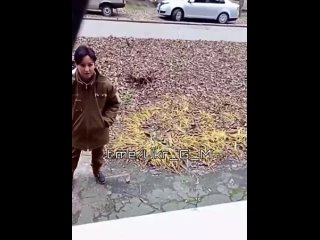 free бабуля отчитывает душегубов из сс тцк которые решили выдать повестки в ее доме украина тцк мобилизация могилизация hd