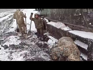 free очередной проигрыш от укровоинов в борьбе с грязью на этот раз очередной укроводятел вывел из строя бронеавтомобиль hd