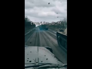 free колонна бронетехники с нашими бойцами где то на просторах сво работайте братья победа неизбежна hd