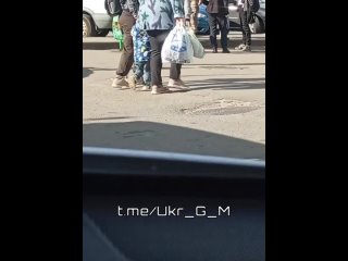 free сотрудники тцк в харькове с самого утра дежуря у выхода из станции метро холодная гора ищут новых жертв для hd