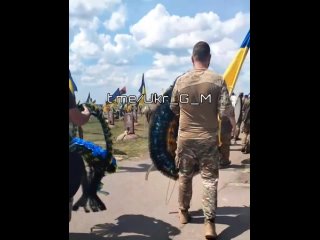 free каждый день кладбища украины пополняются могилами тех кто отказался сложить оружие и поднять вверх u g m hd