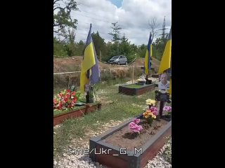 free каждый день кладбища украины пополняются могилами тех кто отказался сложить оружие и поднять вверх u g m hd