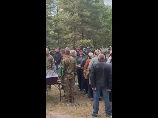 free каждый день кладбища украины пополняются могилами тех кто отказался сложить оружие и поднять вверх u g m hd