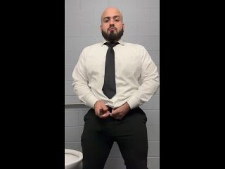 free парень в форме показал себя на камеру и подрочил hd