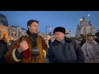 free мужчина объясняет зумерам с проукраинского митинга чей крым и откуда вообще появилась украина hd
