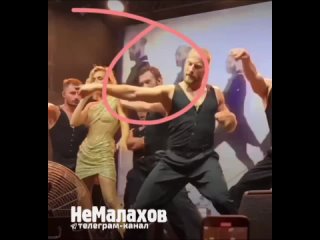 free танцор и по совместительству любовник полины гагариной мастак крутить чреслами hd