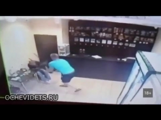 free пьяный житель приморья зверски избил стулом посетителя сельского бара hd