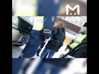 free в кирове пьяные девицы подрались с полицейскими из за прерванной вечеринки hd