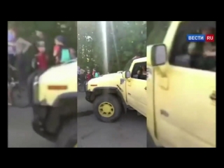 free владелец hummer протаранил машину с молодые за сделанное ему замечание россия 2 hd
