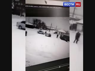free вылетевший с дороги автомобиль снес шестерых человек на останое в камне на оби hd