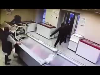 free в прикамье молодые средь бела дня грабят магазины и убегают savefrom net hd