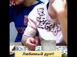 free этот дуэт взорвал интернет очень душевная песня от классных девчонок hd